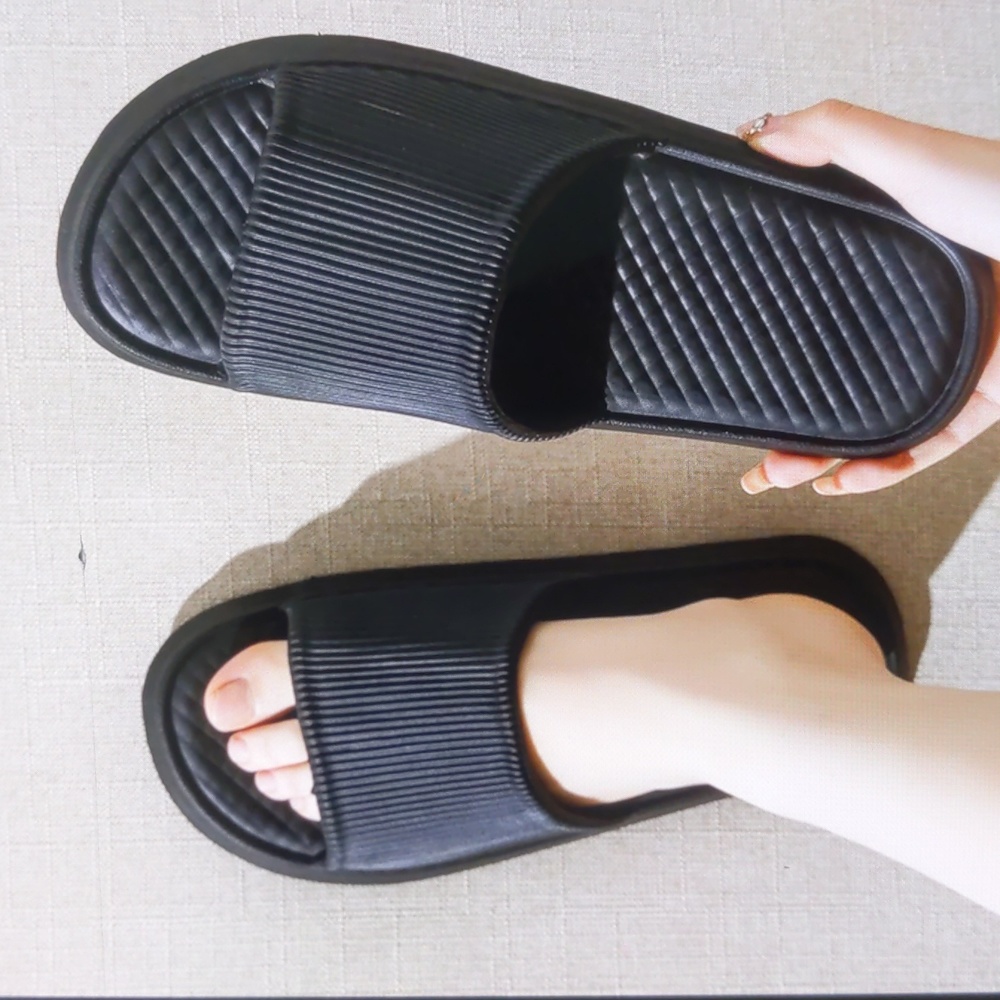 Lightweight, comfortable slippers for the house and office (used)